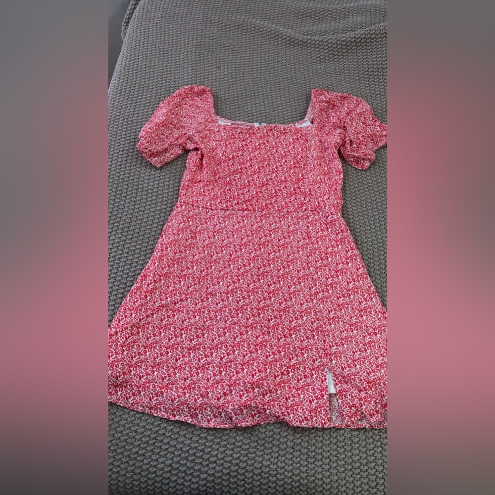 Francesca‘s red and white floral dress